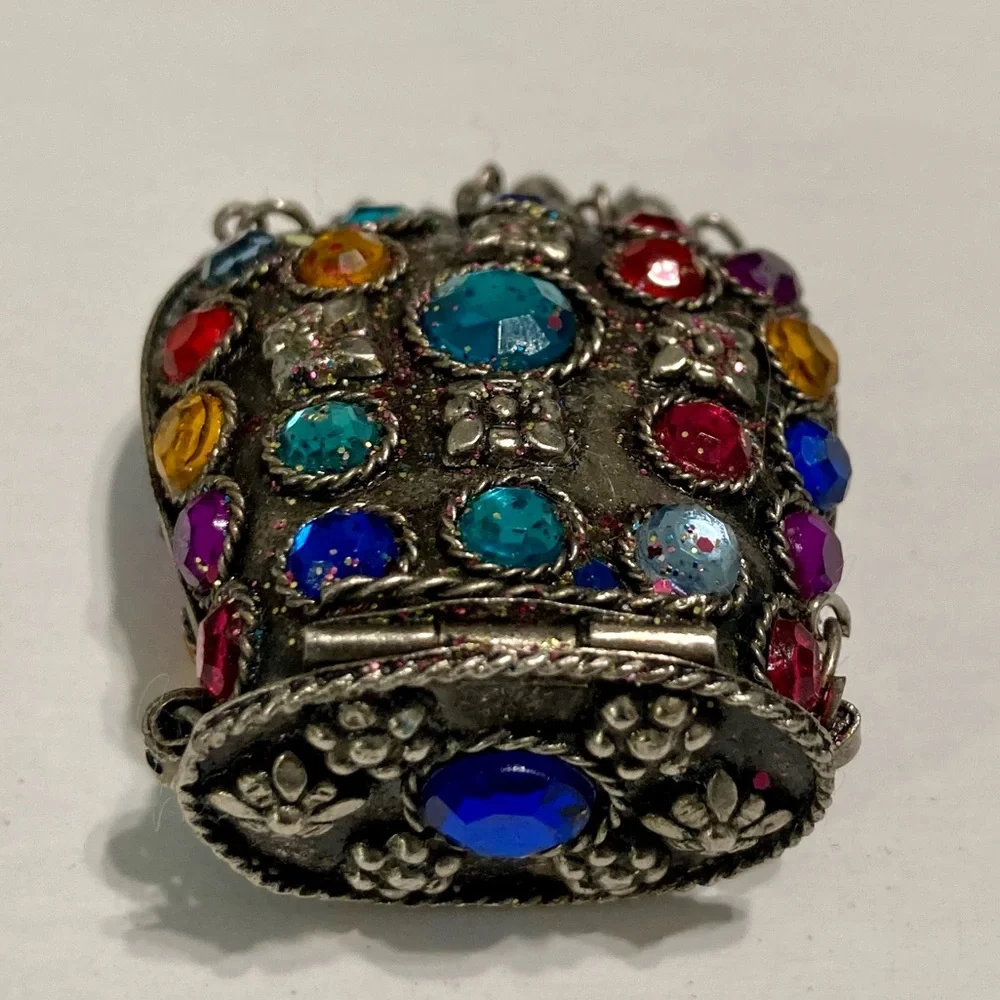 🔥HP🔥 VTG Small Sajai Metal Coin Purse With Stones Patina Missing one dangle